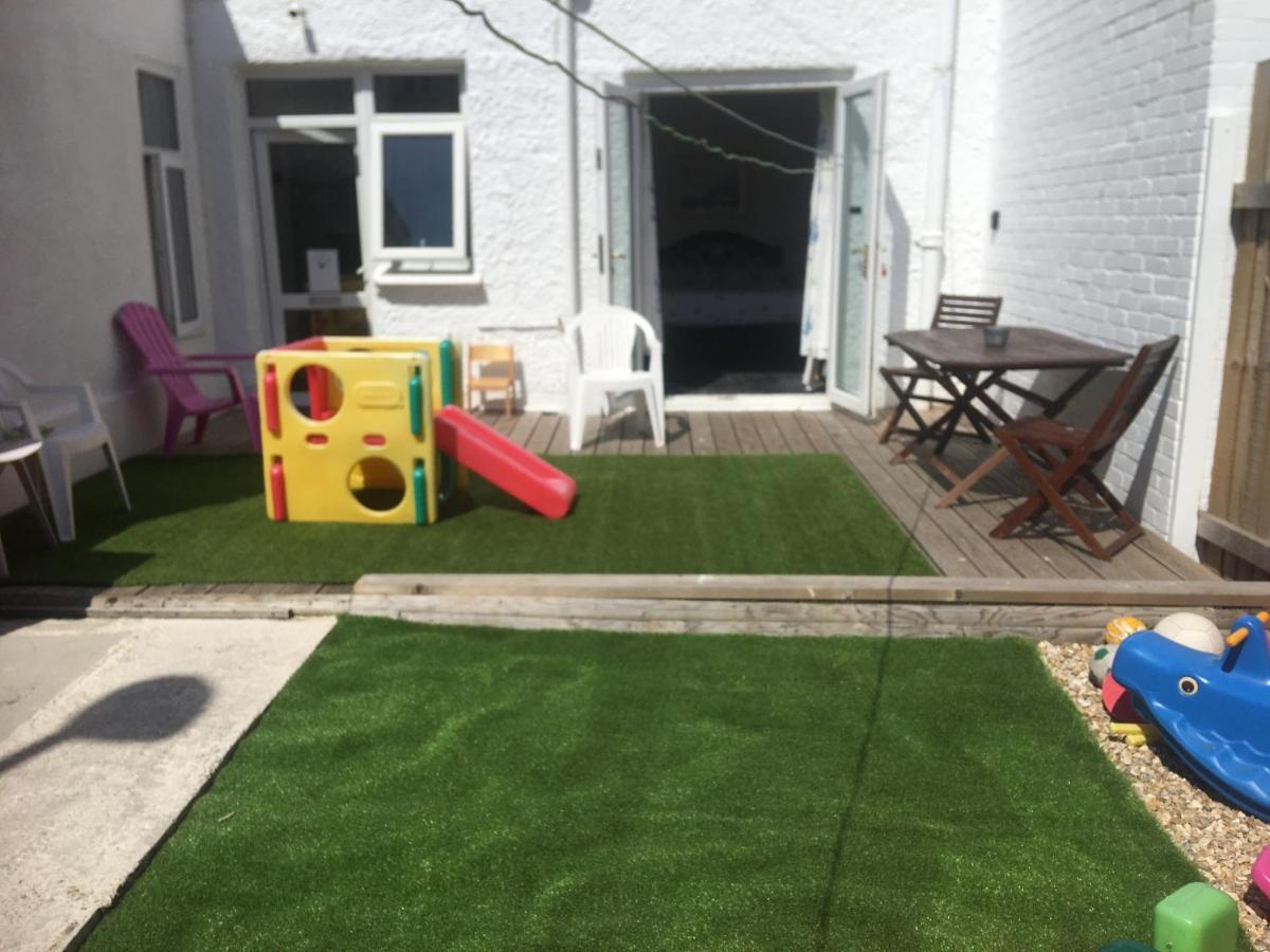 Barbie House ,Opposite The Beach & Paignton Pier , 2 Bedroom Apartment With Private Car Space & Garden , Free Access Next Door To The Stunning Ballet & Make Up School & A Beautiful Ladys Beauty Salon (Adults Only) Εξωτερικό φωτογραφία