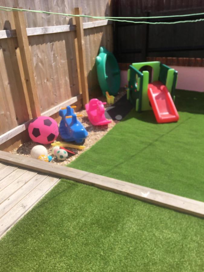 Barbie House ,Opposite The Beach & Paignton Pier , 2 Bedroom Apartment With Private Car Space & Garden , Free Access Next Door To The Stunning Ballet & Make Up School & A Beautiful Ladys Beauty Salon (Adults Only) Εξωτερικό φωτογραφία