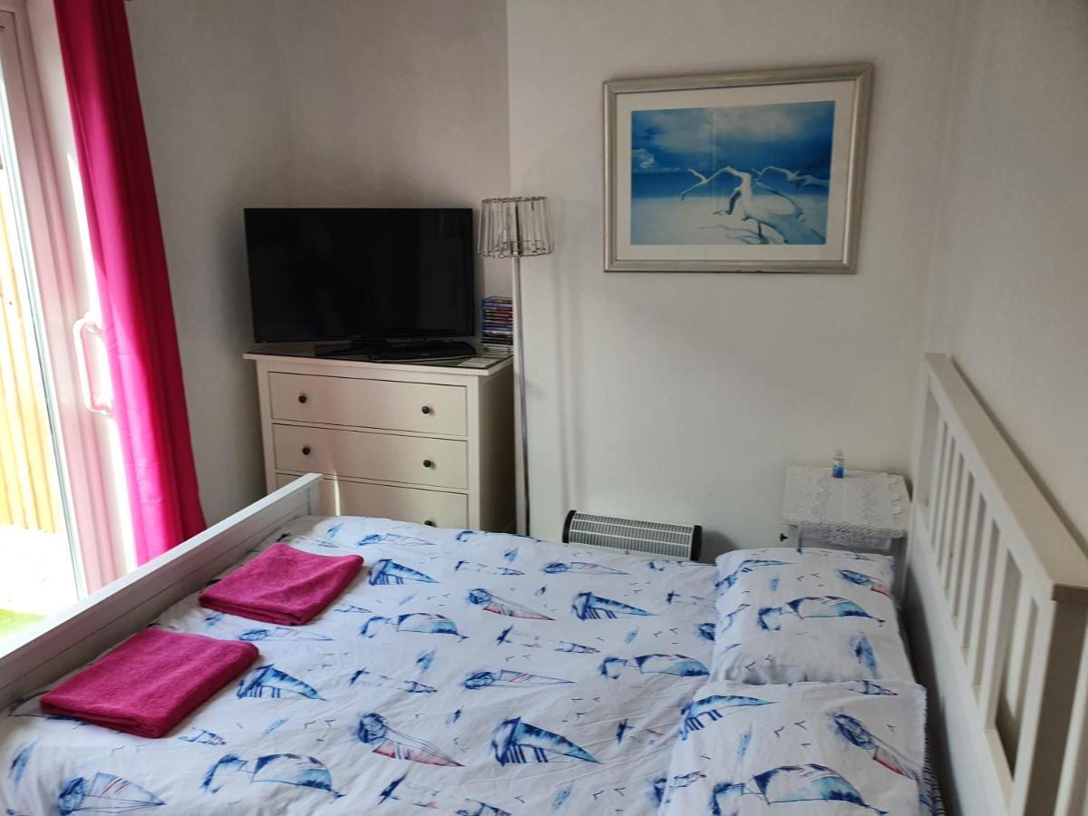 Barbie House ,Opposite The Beach & Paignton Pier , 2 Bedroom Apartment With Private Car Space & Garden , Free Access Next Door To The Stunning Ballet & Make Up School & A Beautiful Ladys Beauty Salon (Adults Only) Εξωτερικό φωτογραφία