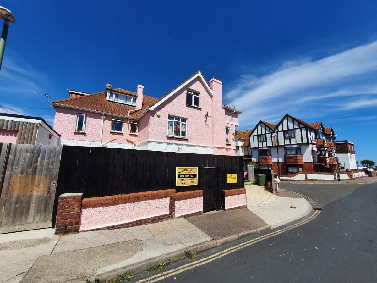 Barbie House ,Opposite The Beach & Paignton Pier , 2 Bedroom Apartment With Private Car Space & Garden , Free Access Next Door To The Stunning Ballet & Make Up School & A Beautiful Ladys Beauty Salon (Adults Only) Εξωτερικό φωτογραφία