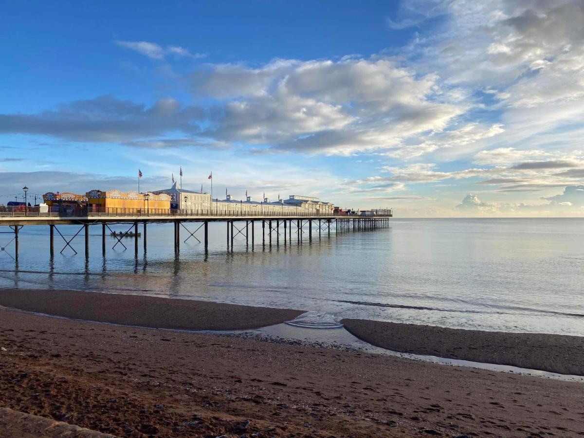 Barbie House ,Opposite The Beach & Paignton Pier , 2 Bedroom Apartment With Private Car Space & Garden , Free Access Next Door To The Stunning Ballet & Make Up School & A Beautiful Ladys Beauty Salon (Adults Only) Εξωτερικό φωτογραφία