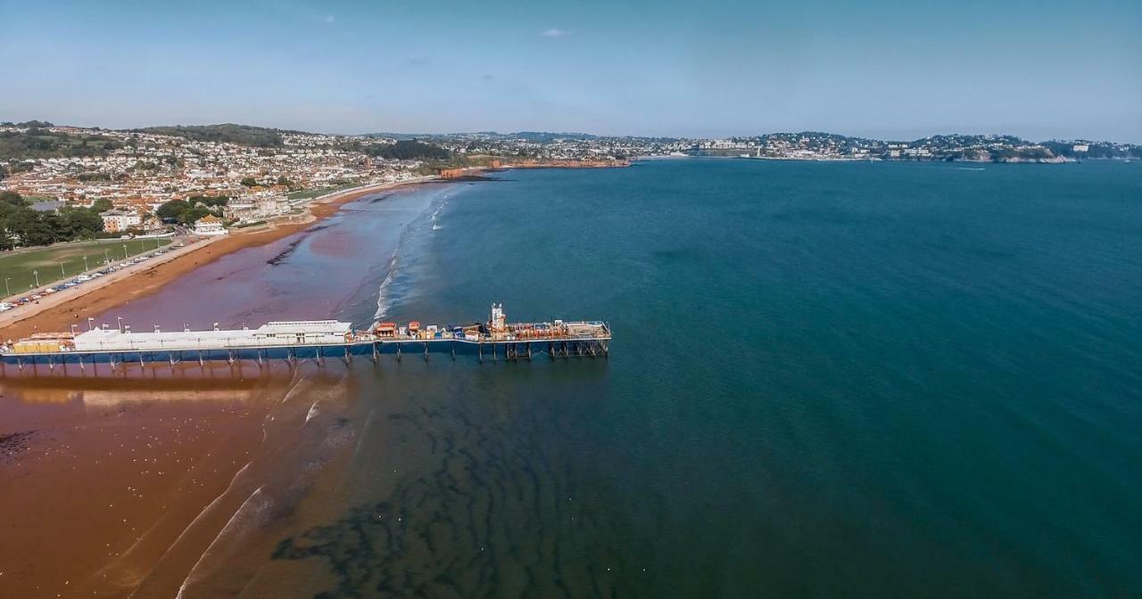 Barbie House ,Opposite The Beach & Paignton Pier , 2 Bedroom Apartment With Private Car Space & Garden , Free Access Next Door To The Stunning Ballet & Make Up School & A Beautiful Ladys Beauty Salon (Adults Only) Εξωτερικό φωτογραφία