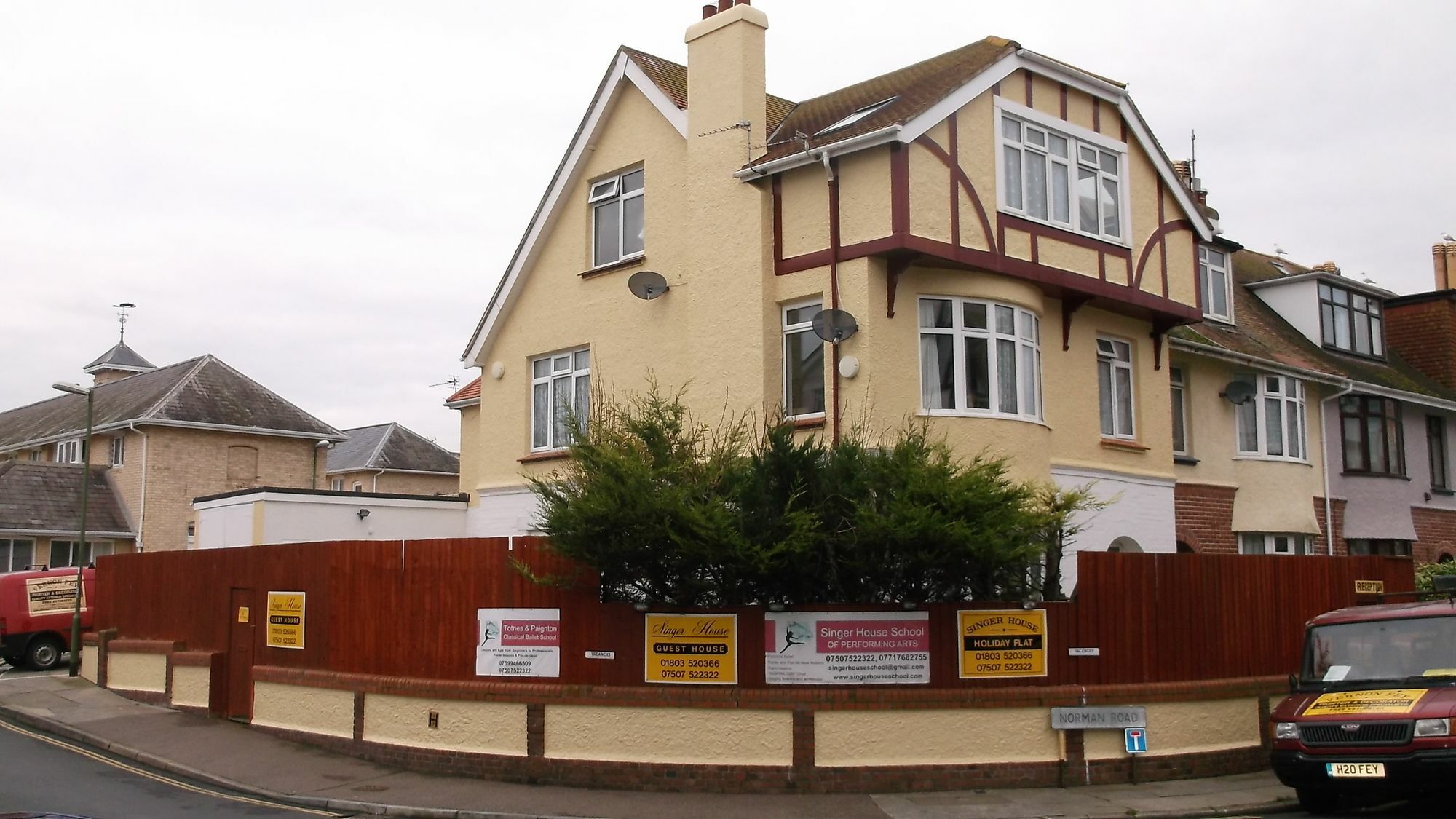 Barbie House ,Opposite The Beach & Paignton Pier , 2 Bedroom Apartment With Private Car Space & Garden , Free Access Next Door To The Stunning Ballet & Make Up School & A Beautiful Ladys Beauty Salon (Adults Only) Εξωτερικό φωτογραφία